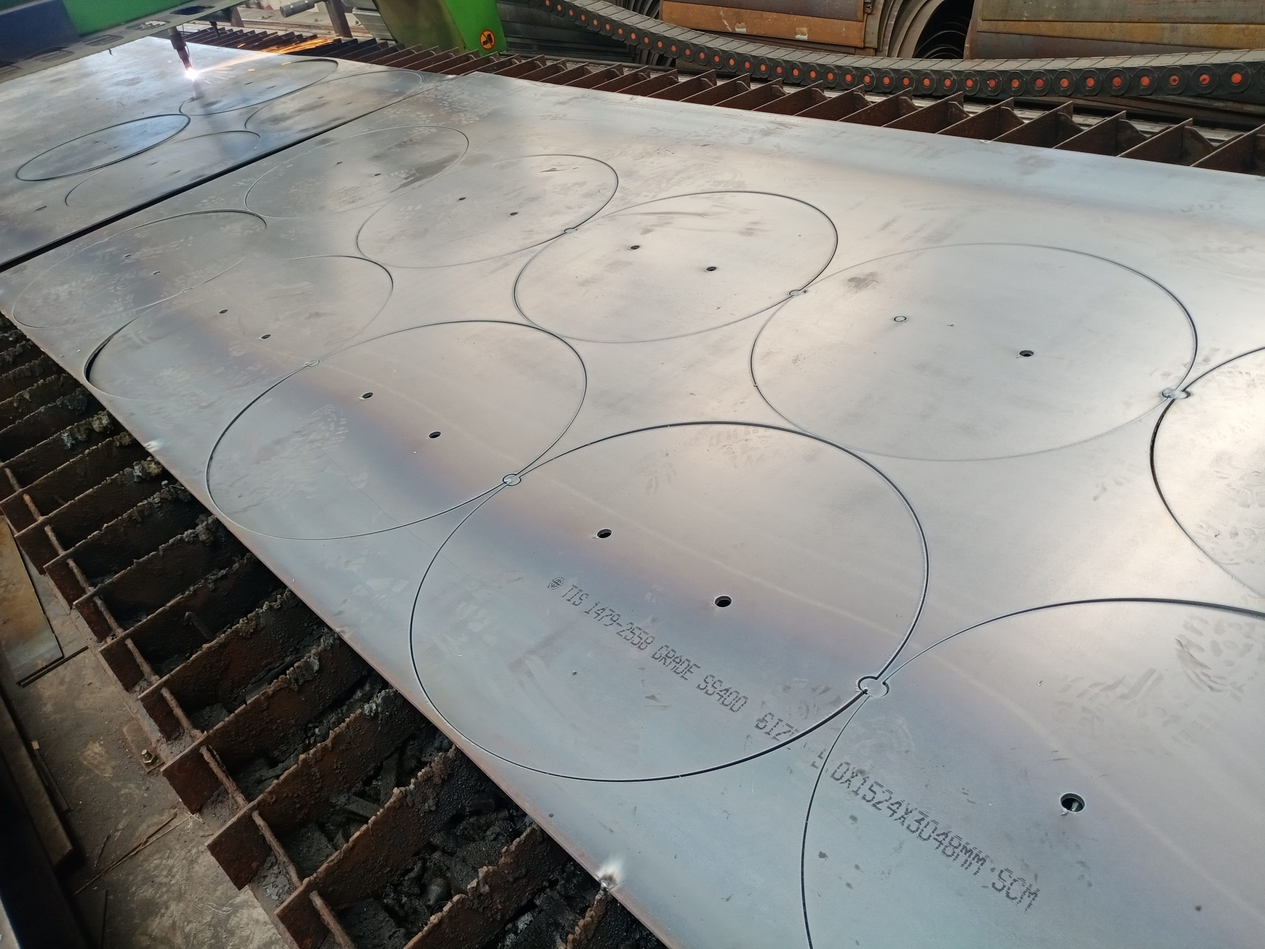 ตัดโลหะ เพลทเหล็ก เพลทตีนเสา ตัดแก๊ส ตัดเลเซอร์ lasercut Steel Plate เหล็กเพลท หัวเสา ฐานราก วัสดุก่อสร้าง โครงสร้าง ตัดเหล็ก ตามแบบ